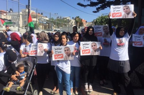 צעדה ברחובות כפר קאסם במחאה על הרג תושב העיר על ידי מאבטח תחנת משטרה (חגי מטר)