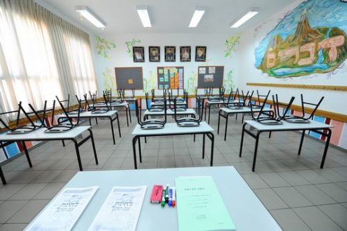 יש קשר ישיר וחזק בין הישגים נמוכים בחינוך לבין הישגים נמוכים במיומנויות בגיל העבודה (צילום: מנדי הכטמן/פלאש90)