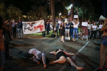 משמרת מחאה נגד רצח מאיה גורן, תל אביב השבוע (צילום: פלאש90)