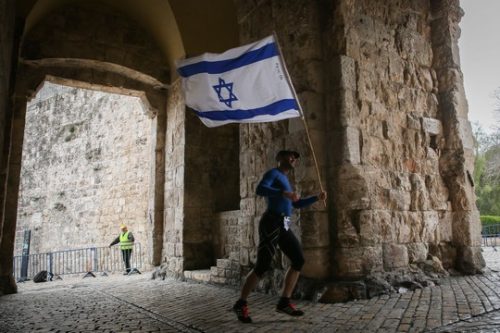 מרתון התנ"ך: לרוץ בשבילי האפרטהייד כל הדרך אל הפייק היסטוריה