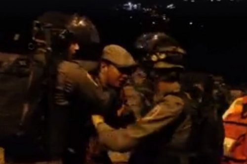 צפו בתיעוד: צלם אקטיבסטילס נעצר באלימות בירושלים