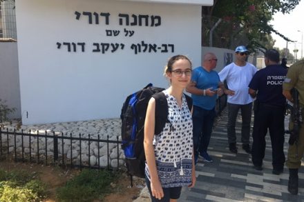 הדס טל בשער הבקו"ם (צילום: מסרבות)