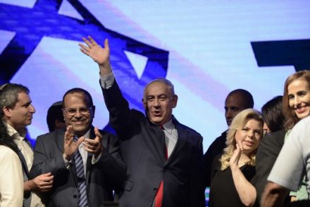 זה שהוא מואיל בטובו לדבר, לא אומר שצריך לשדר כל מילה שיוצאת לו מהפה. נאום נתניהו הראשון ורעייתו (תומר נויברג/פלאש90)