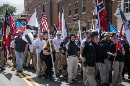 מפגן שנאה של תומכי עליונות לבנה בשרלוטסוויל וירג'יניה (צילום: רודני דנינג/פליקר CC BY-NC-ND 2.0)