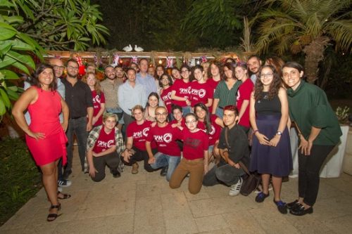 השגריר הבריטי ובן זוגו אירחו את ארגון הנוער הגאה בישראל