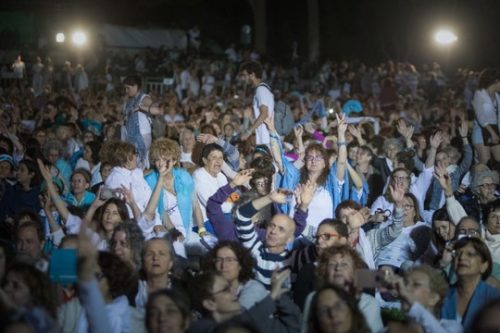 אלפי נשים באירוע של נשים עושות שלום בגן העצמאות בירושלים. 8 באוקטובר 2017 (יונתן זינדל/פלאש90) אלפי נשים באירוע של נשים עושות שלום בגן העצמאות בירושלים. 8 באוקטובר 2017 (יונתן זינדל/פלאש90)