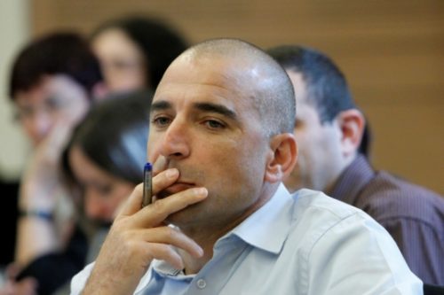 קובי אמסלם, לשעבר הממונה על השכר באוצר שכיהן תחת ארבעה שרי אוצר (צילום: מרים אלסטר, פלאש90) קובי אמסלם, לשעבר הממונה על השכר באוצר שכיהן תחת ארבעה שרי אוצר (צילום: מרים אלסטר, פלאש90)