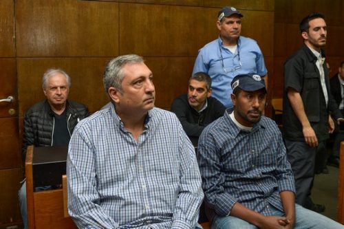 כערבי, כל השחיתות הזאת לא מפתיעה אותי אפילו לא במעט. מקורבו של ראש הממשלה ניר חפץ ואיש העסקים שאול אלוביץ' בבית המשפט (צילום: פלאש 90)
