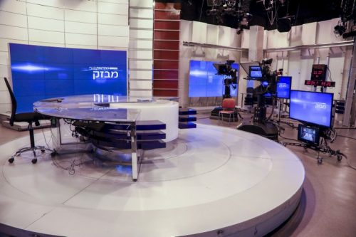 האם הערבים ינהרו אי פעם לאולפני הטלוויזיה? (צילום: יצחק הררי / פלאש90) האם הערבים ינהרו אי פעם לאולפני הטלוויזיה? (צילום: יצחק הררי / פלאש90)