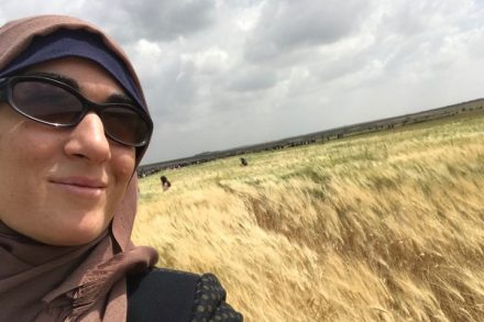 רנה שוביר בהפגנה ביום שישי בעזה