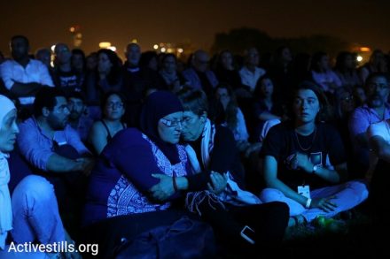 משתתפות טקס יום הזיכרון הישראלי-פלסטיני, גן הוורדים בתל אביב (אורן זיו / אקטיבסטילס)