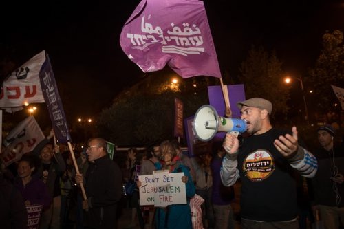 המחוייבות היא בראש ובאשונה לישראלים יהודים אחרים. הפגנה לציון 51 שנים לכיבוש ירושלים המזרחית (צילום: יונתן זינדל / פלאש90) המחוייבות היא בראש ובאשונה לישראלים יהודים אחרים. הפגנה לציון 51 שנים לכיבוש ירושלים המזרחית (צילום: יונתן זינדל / פלאש90)
