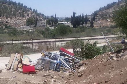 בית הקפה בבתיר. מבט מקרוב, מבט מלמעלה ומבט אחרי ההרס (צילומים: אביב טטרסקי)