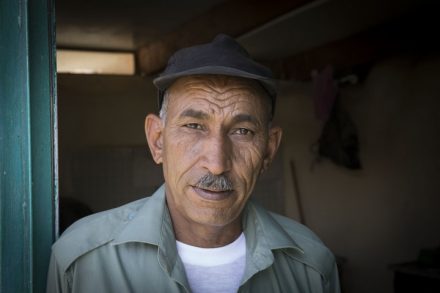 "הם, בממשלה, לא מתביישים? דאגו לתת למתנחלים את הכל, מה, הם לא ראו אותנו?". עיד אבו-ח'מיס, המנהיג-דובר של ח'אן אל אחמר (אורן זיו / אקטיבסטילס)