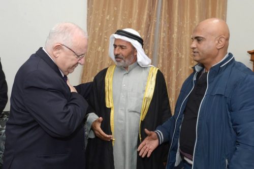 הנשיא ראובן ריבלין בביקור אצל משפחת שעבאן אצל רצח אמין. הבטיח שיבוא בשמחות (צילום: מרק ניימן, לע"מ)