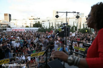 "שיעור הערבית הגדול בעולם" הערב בכיכר הבימה בתל אביב (צילום: אורן זיו/אקטיבסטילס)