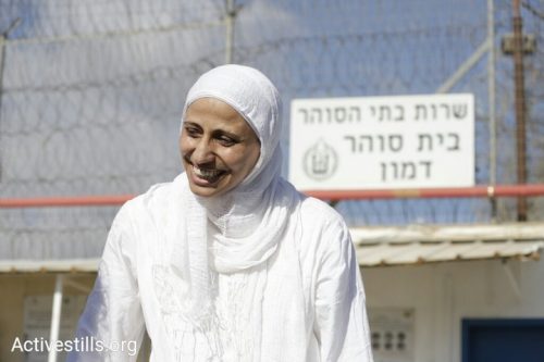 המשוררת דארין טאטור שוחררה מהכלא