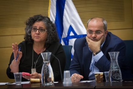 אחמד טיבי ועאידה תומא-סלימאן בדיון בכנסת. ההאשמות נגדם הן צבועות (צילום: מרים אלסטר / פלאש 90)