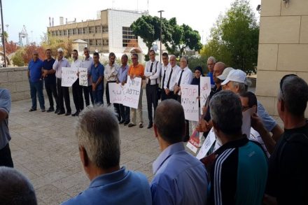 עצרת מחאה נגד מעצרו של רג'א אגבאריה מחוץ לבית המשפט בחיפה 2.10.2019 (יואב חיפאווי)