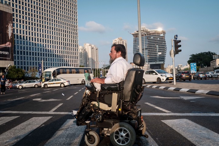 הפגנת נכים חוסמת את צומת עזריאלי בתל אביב. אהדת הציבור היא נכס חשוב (צילום: תומר נויברג / פלאש 90)