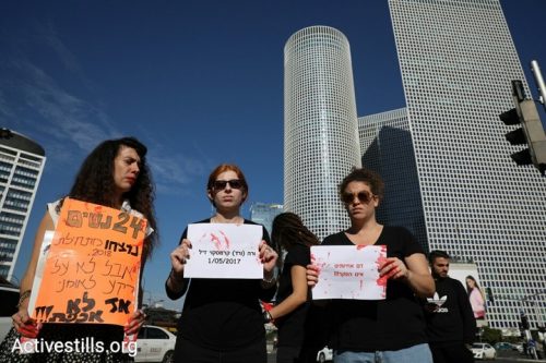 מפגינות מול משרדי הממשלה בתל אביב בשבוע שעבר במחאה על רצח נשים. המארגנות קוראות לכולן/ם ללבוש מחר שחור, שובתות או לא שובתות (אורן זיו / אקטיבסטילס)