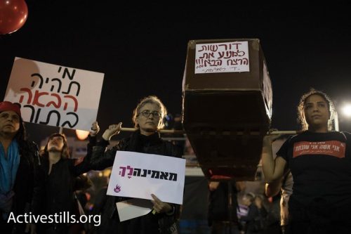 נשות דרום תל אביב שצעדו מגינת לויסקי מגיעות לעצרת המרכזית בכיכר רבין. שביתת הנשים. 4 בדצמבר 2018 (אורן זיו / אקטיבסטילס)