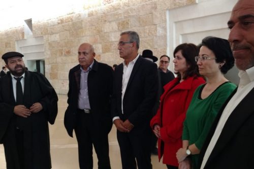 חברות וחברי הכנסת של בל"ד עורך הדין חסן ג'בארין מעדאלה בכניסה לבג"ץ. (אורלי נוי)