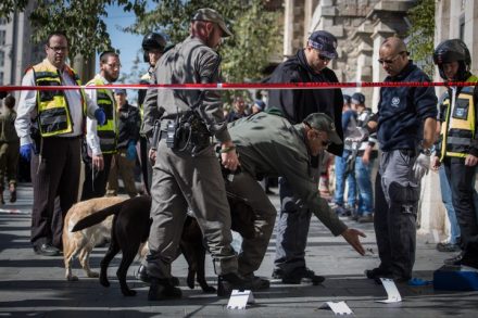 "נאום המספריים" של הרמטכ"ל נלקח למקום הלא-נכון. הזירה בירושלים אחרי הירי בהדיל עוואד שניסתה לדקור עוברי אורח במספריים (צילום: הדס פרוש / פלאש 90)