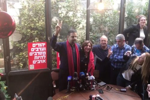 רג'א זעאתרה ושהירה שלבי במסיבת העיתונאים בחיפה. (צילום: רמי יונס)