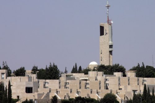 האוניברסיטה העברית, את מוסד אקדמי או מתקן צבאי?