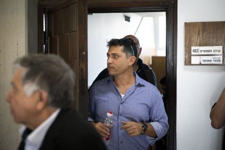 "כשמסמנים מנהלת בנק כפושעת זו הסתה". טיראן פרטוק, מומחה "לניהול משברים", בכניסה לדיון במשפט "באים לבנקאים", (צילום: אורן זיו / אקטיבסטילס)