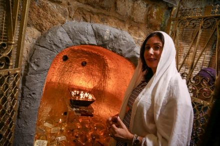 מאיילת שקד עד דרעי, שרים מתזדהים כמזרחים גאים. מירי רגב בקבר הרשב"י במרון (צילום: דוד כהן / פלאש 90)