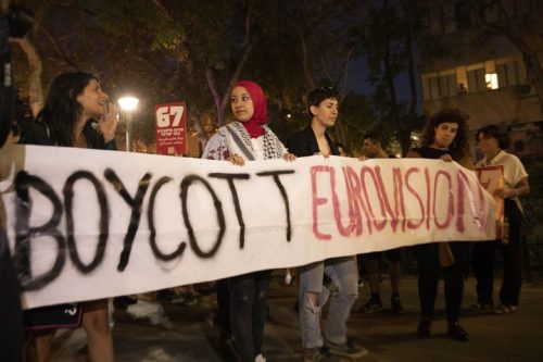 "אנחנו מעיזים לחלום על סיום האפטהייד". מפגינים בתל אביב בציון שנה להרג 64 המפגינים בעזה (צילום: אורן זיו / אקטיבסטילס)