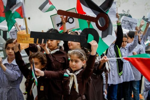 עד העשורים האחרונים, במזרח התיכון לא הכירו השמדות וגירוש המוני. ילדים פלסטינים מציינים את הנכבה בשכם (צילום: נאסר אשתאיה / פלאש 90)