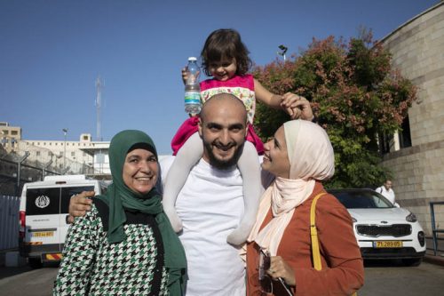 העיתונאי הפלסטיני שהמדינה ניסתה לגרש שוחרר ממעצר