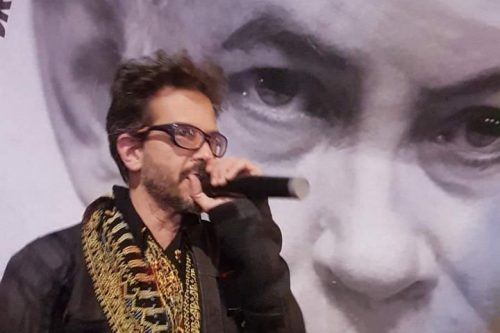 "מנדבליט ניגש לשוטרים ומייד לאחר מכן נעצרתי" סיפר האקטיביסט חיים שדמי. שדמי במהלך מחאה נגד השחיתות בתל אביב